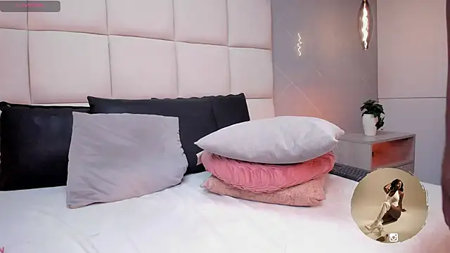 SaraMonroe1's cam snapshot