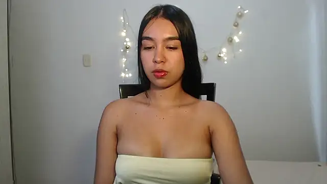 kyra_fox_'s cam snapshot