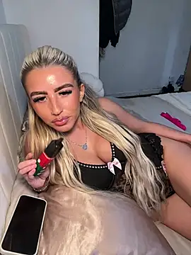 BlondeBetty's cam snapshot