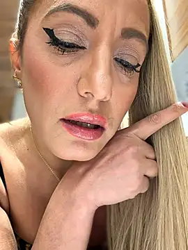 adya-aly's cam snapshot