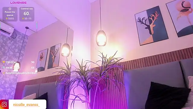 NicolleeEvanss's cam snapshot