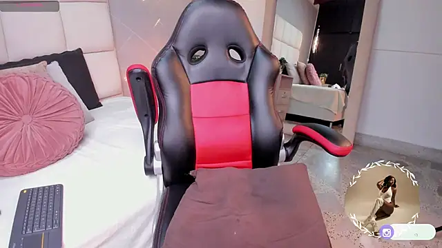 SaraMonroe1's cam snapshot