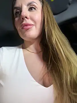 MilfNextDoor20's cam snapshot