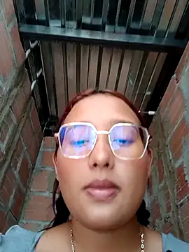 young_dairy01's cam snapshot