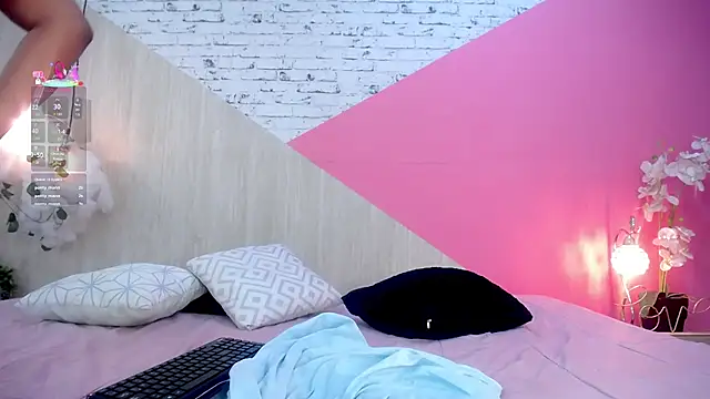 sophia_brunette_'s cam snapshot