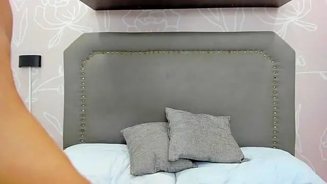 laura_maite_'s cam snapshot