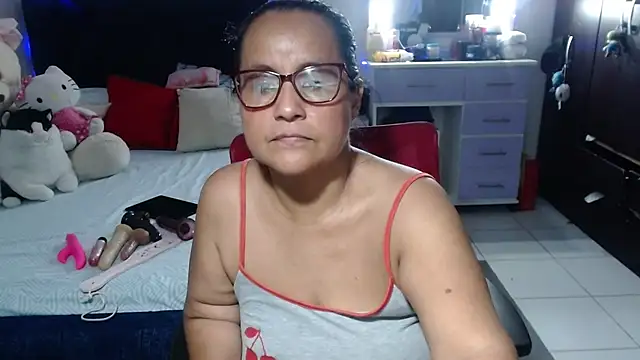 pervert_mommy_'s cam snapshot