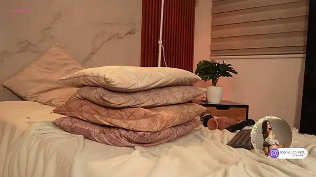 SophieCollins_1's cam snapshot