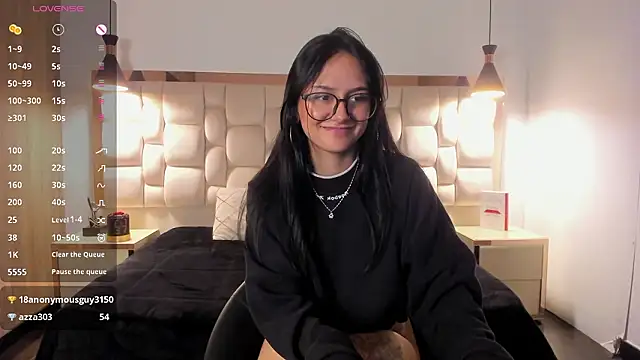 NiccolleHall's cam snapshot