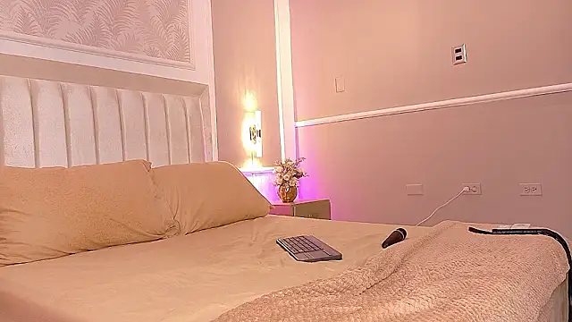 madison_fox1's cam snapshot