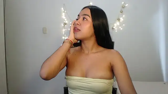 kyra_fox_'s cam snapshot