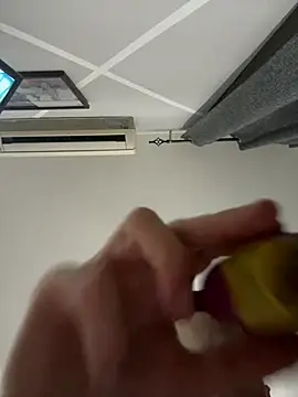 piccolo2002 live sex cam