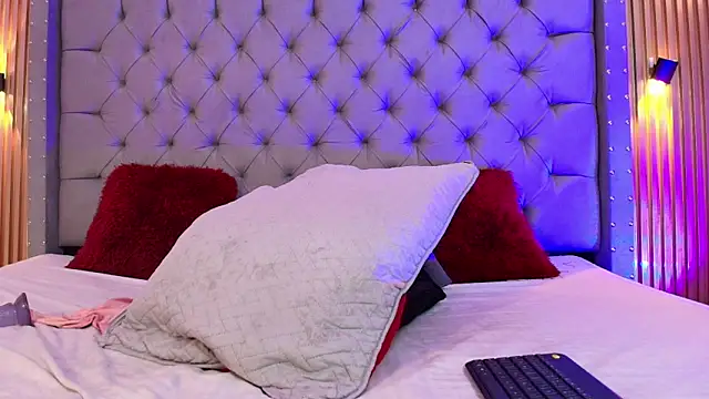 Suxan_White_'s cam snapshot