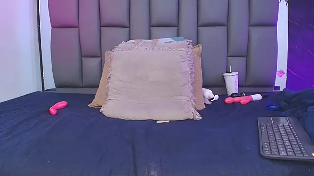 _MiaBrown_'s cam snapshot