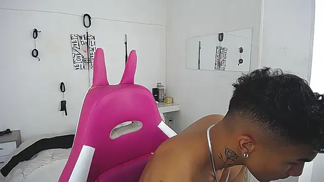 Leonard_Price live sex cam