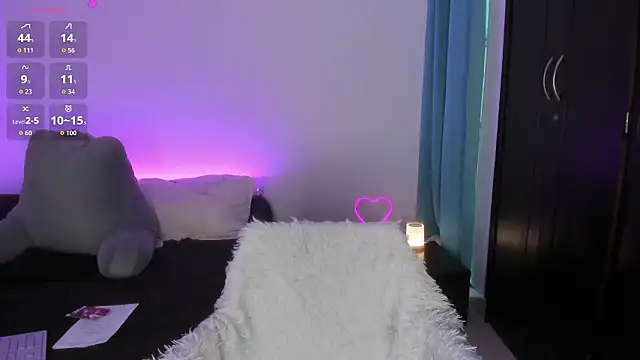 _lucianapalmer's cam snapshot