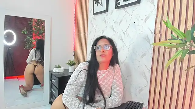 AnnaArela's cam snapshot