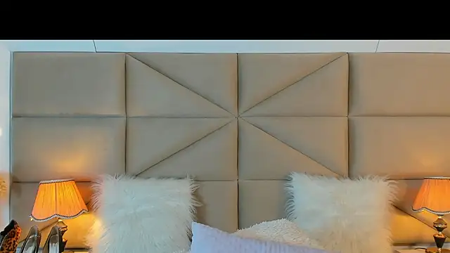 MayaDeLuca's cam snapshot