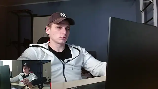 Poliglotjoe1 live sex cam