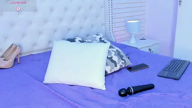 kylie_wilsson's cam snapshot