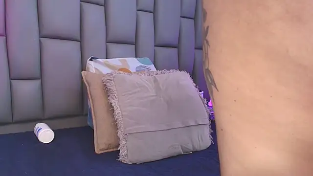 _MiaBrown_'s cam snapshot