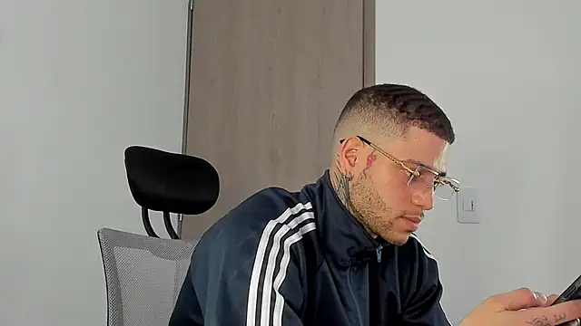 _jamesleandros1 live sex cam