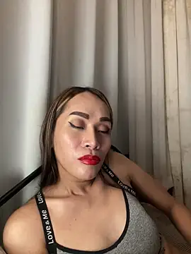 RomanticPearlTS live sex cam