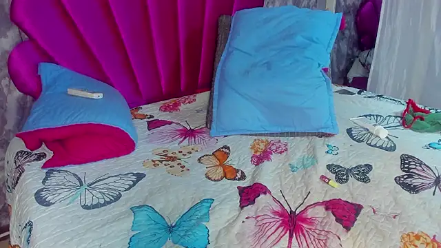 EMMAPARISS's cam snapshot