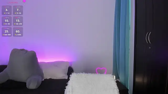 _lucianapalmer's cam snapshot