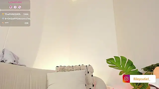 Cutie_Riley's cam snapshot