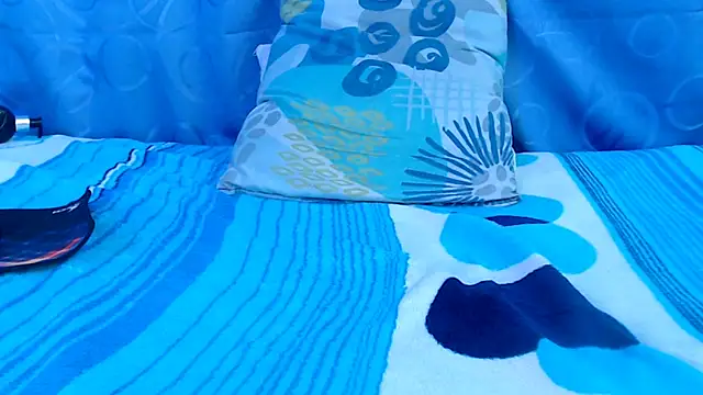 skinnykalitzo18's cam snapshot