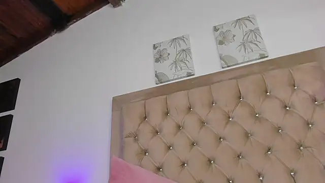 KristalFoxx's cam snapshot