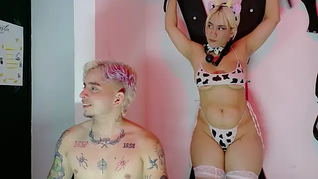 AliceandMax's cam snapshot