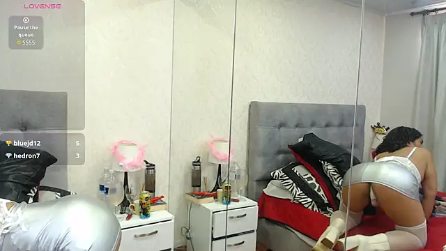 ScarlettGreen_'s cam snapshot