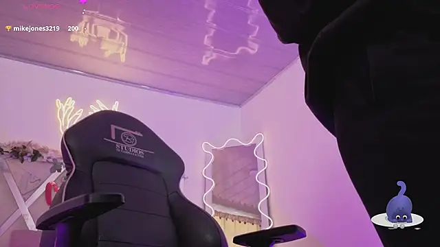 ZURY_TAY's cam snapshot