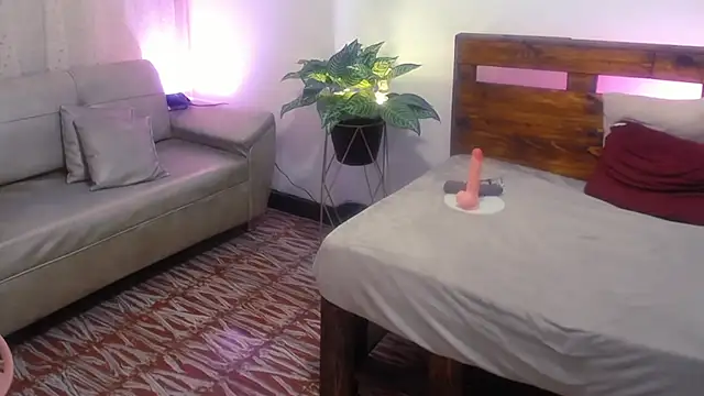 Yeseniaa25_'s cam snapshot