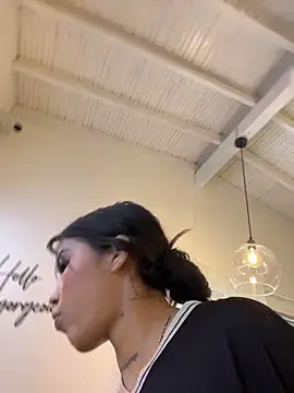 LatinaDollXXX's cam snapshot