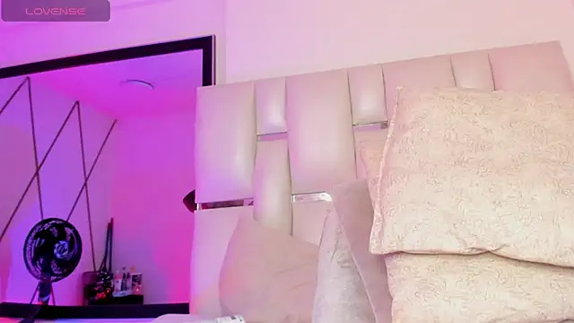 Venuswilds's cam snapshot