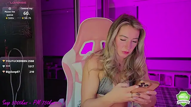 Daisydelicious's cam snapshot