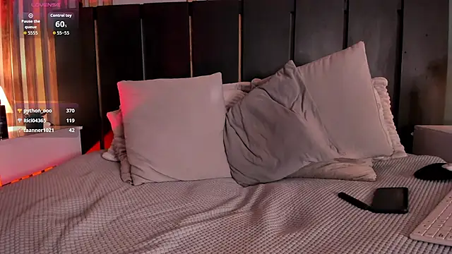 Lilith_Ember1's cam snapshot