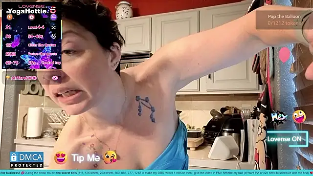 YogaHottie76's cam snapshot