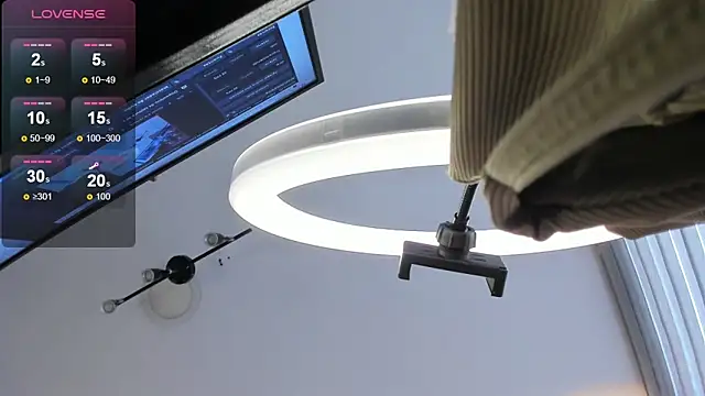 LIZ_HOLMES's cam snapshot