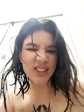 SkyeBela's cam snapshot