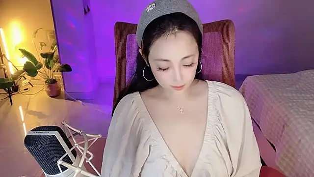 Daisy-77 live sex cam