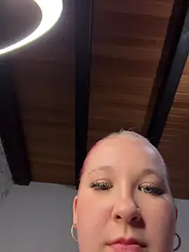 LittleChaosQueen's cam snapshot