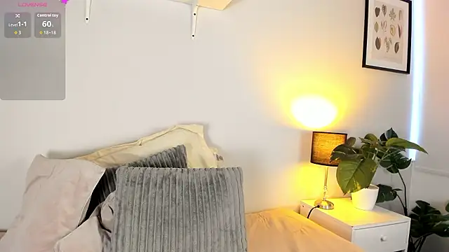 LizzCarter_'s cam snapshot