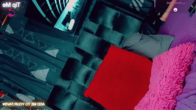 CharlotteBigCock live sex cam