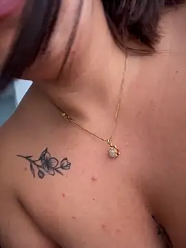 LIZ-06_'s cam snapshot