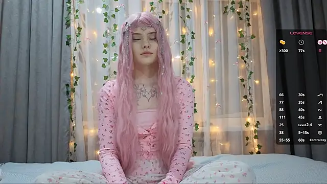 CarolinePepper's cam snapshot