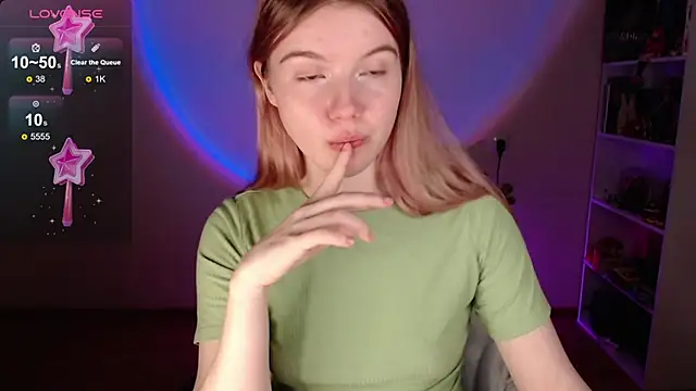 Strawberry_juli's cam snapshot